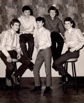 Ray with 60s band