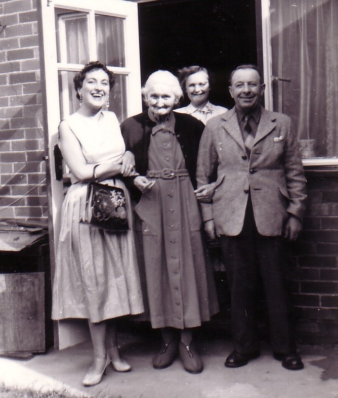 jack and annie wright with daughters